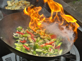 Opas: Näin hallitset stir fry -tekniikan HOT WOKin avulla